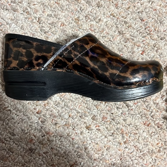Leopard Print Patent Leather Dansko - Picture 11 of 12